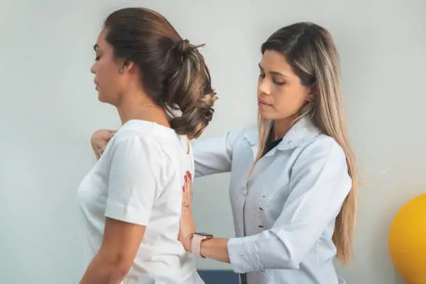 Clinica de fisioterapia especializada em coluna
